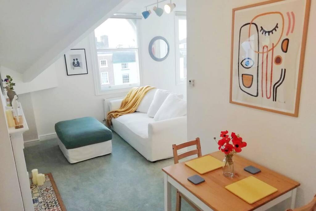 Cosy, Elegant Apartment In Heart Of Ludlow Town Exterior foto